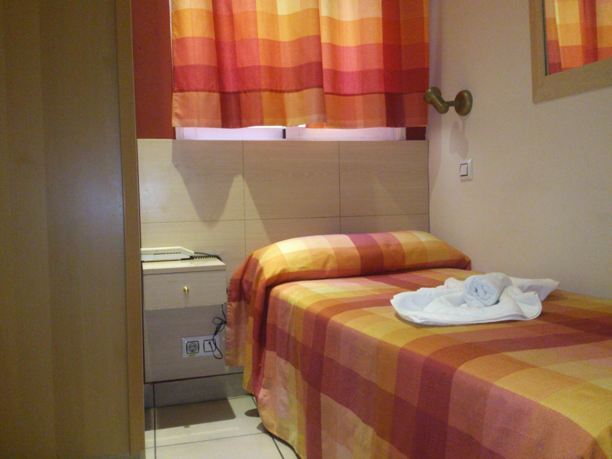 โอสตัล อินเตอร์ พลาซา มายอร์ Hotel มาดริด ภายนอก รูปภาพ